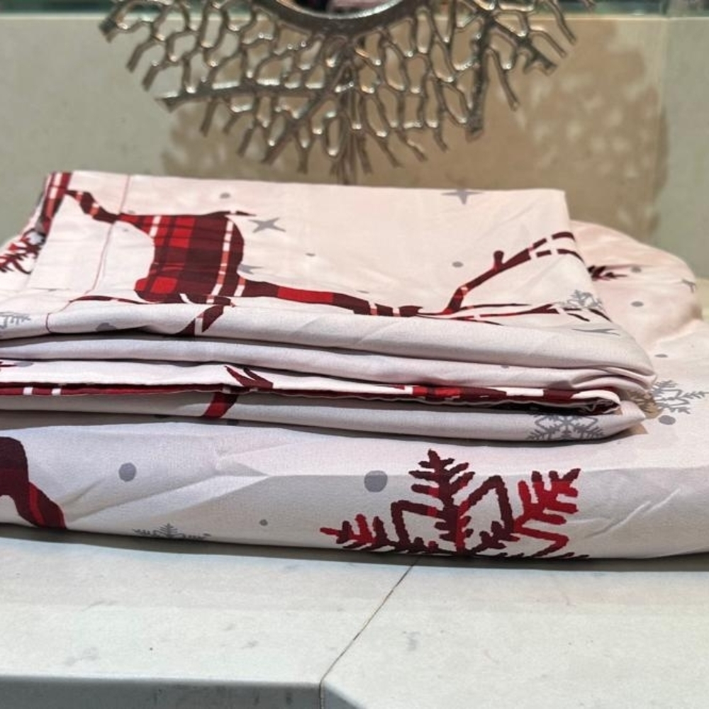 Duvet Cover Set Holiday Red and Beige Reindeer Bedding Set - Brand Unknown - Picture 2 of 6
